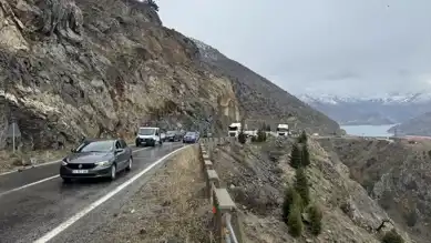 Doğu Karadeniz'de Yol Kapanan Heyelan!