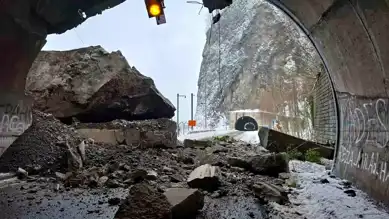 Artvin Kemalpaşa'da Heyelan: Yol Kapalı!