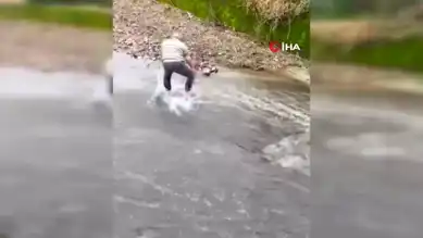 Fırtınada Kaçan Balık, Elle Yakalandı!