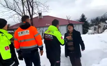 Hopa'da Kar Yağışında Mahsur Kalan Kalp Hastası Kurtarıldı
