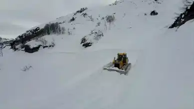 Karla Kaplı Köyden Paletli Ambulansla Kurtarma