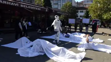 Kefenli Protesto: Filistin'deki Çocuklar İçin Acı Çığlığı