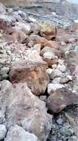 Ardanuç'ta Heyelan: 6 Köy Yoldan Kesildi