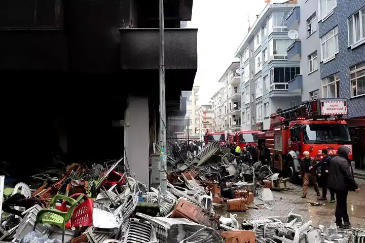 Arhavi'de Depo Yangını: 2 Yaralı
