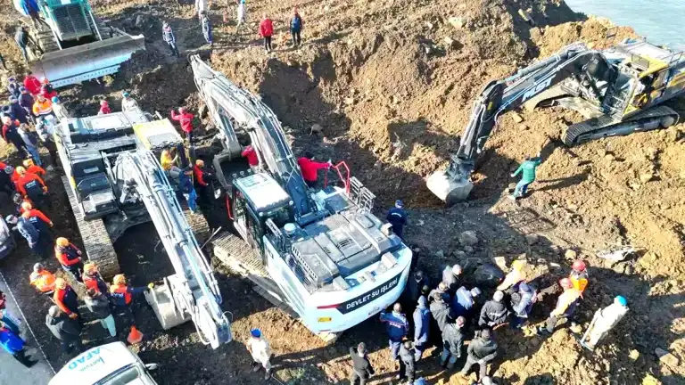 Doğu Karadeniz'de Heyelan: Kayıp Araç Bulundu