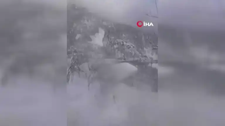 Artvin'de Çatıdan Düşen Kar Kütlesi Tehlikesi!