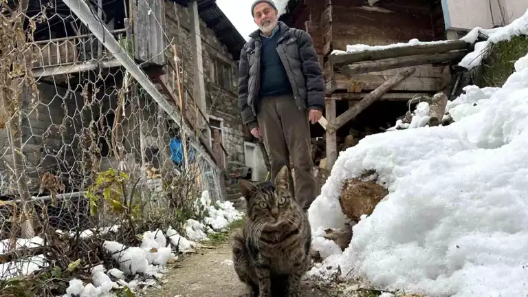 Kar Yağışında Dostlarına Yardım Eli