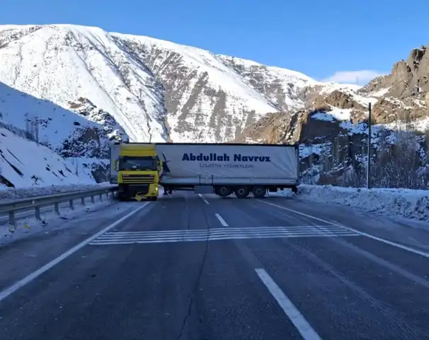 Dağlık Bölge Viyadüğünde Tehlike Arttı!